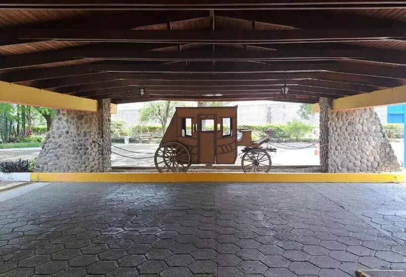 هتل Las Espuelas, Bar & Restaurant