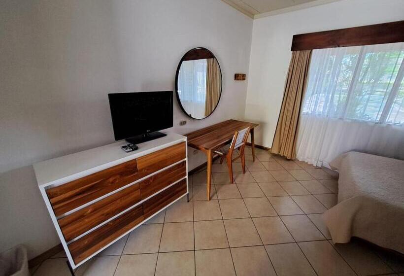 هتل Las Espuelas, Bar & Restaurant