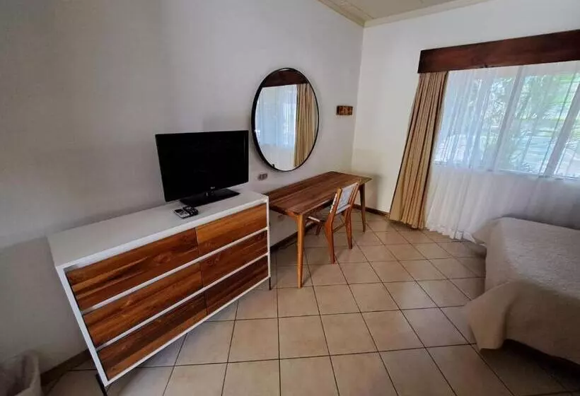 هتل Las Espuelas, Bar & Restaurant