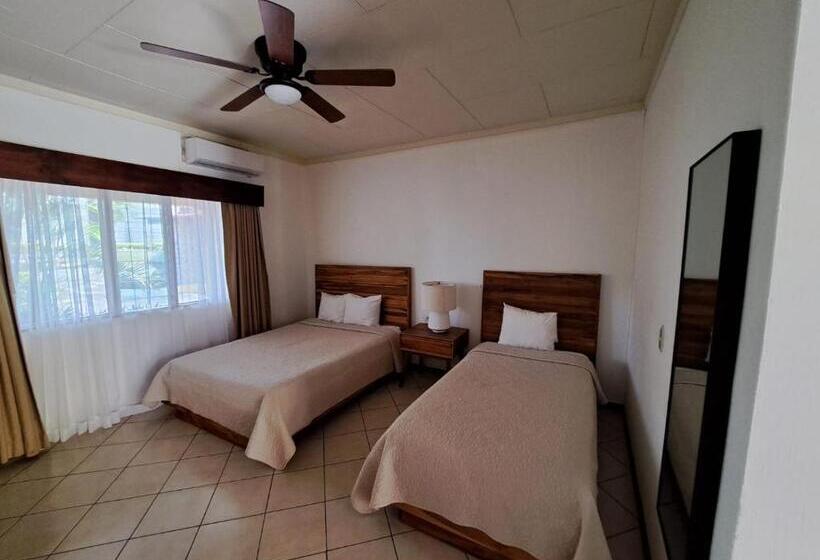 هتل Las Espuelas, Bar & Restaurant