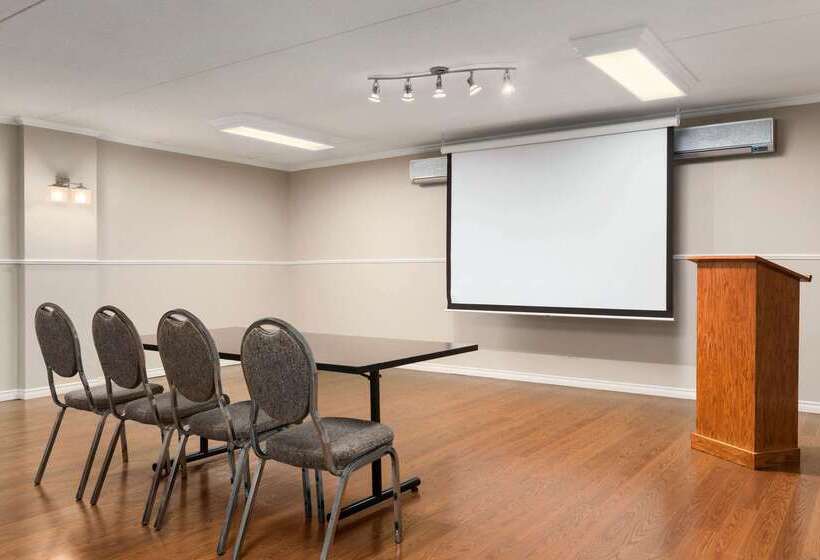 Hotel Travelodge By Wyndham Owen Sound On