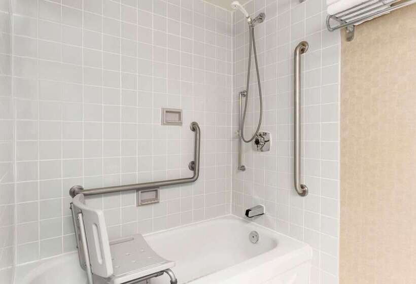 Hotel Travelodge By Wyndham Owen Sound On