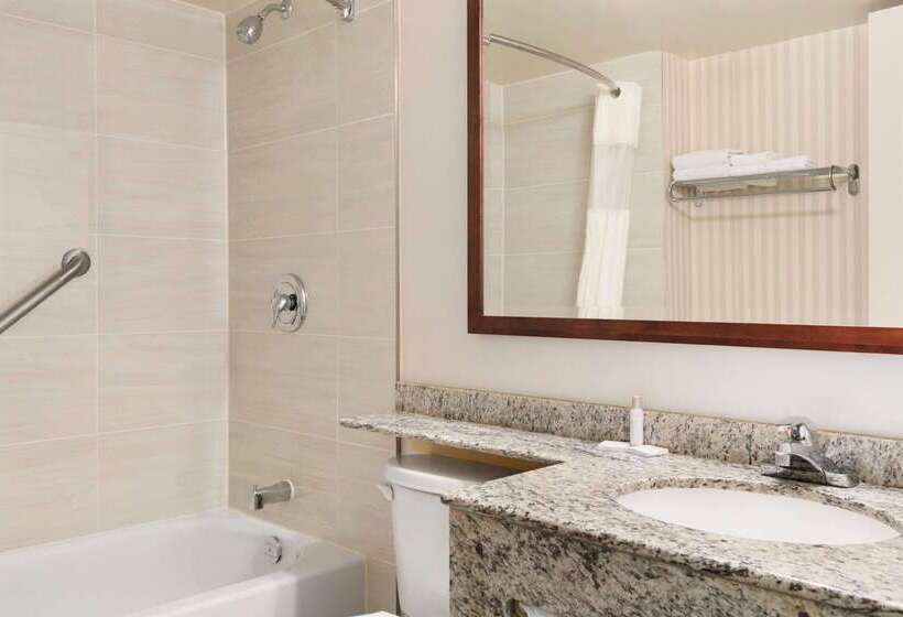 Hotel Travelodge By Wyndham Owen Sound On