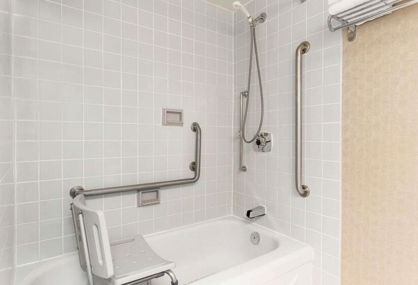 Hotel Travelodge By Wyndham Owen Sound On