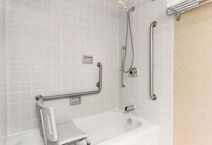 호텔 Travelodge By Wyndham Owen Sound On