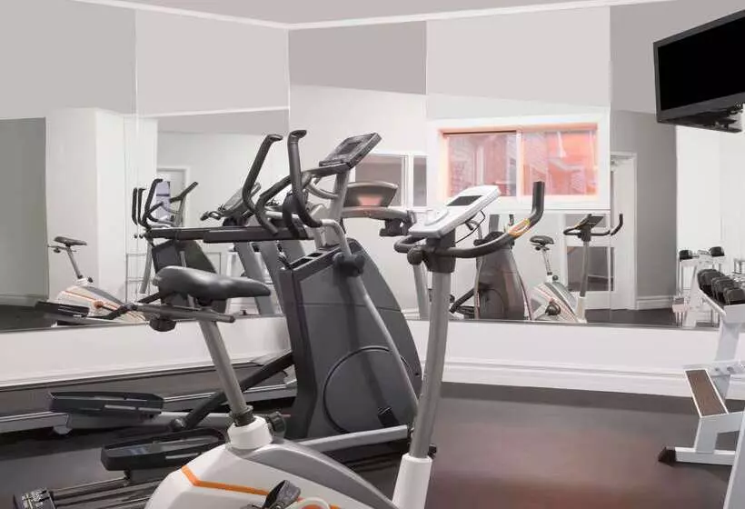 מוטל Super 8 By Wyndham Mt Hope Hamilton Intl Arpt On