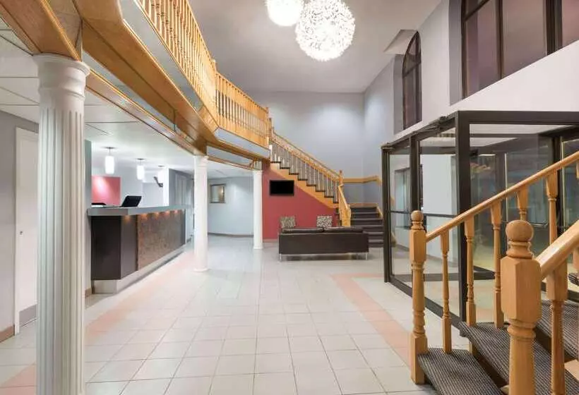 מוטל Super 8 By Wyndham Mt Hope Hamilton Intl Arpt On