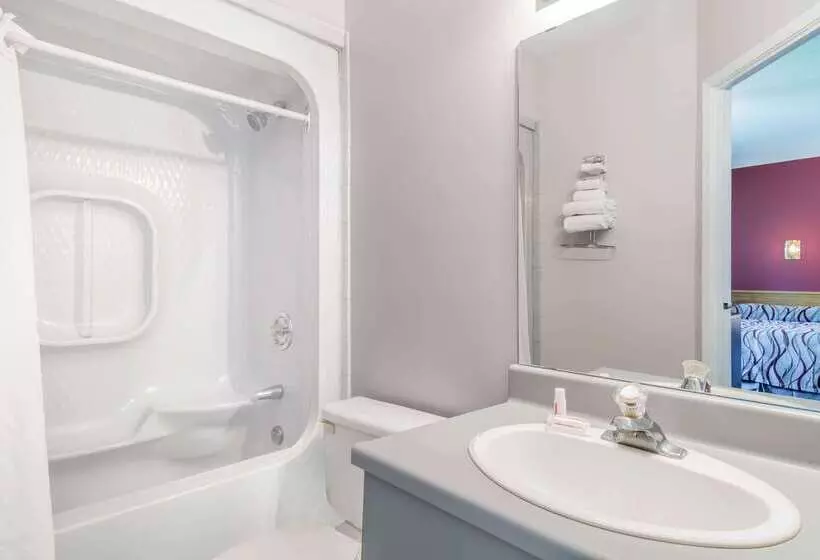 מוטל Super 8 By Wyndham Mt Hope Hamilton Intl Arpt On