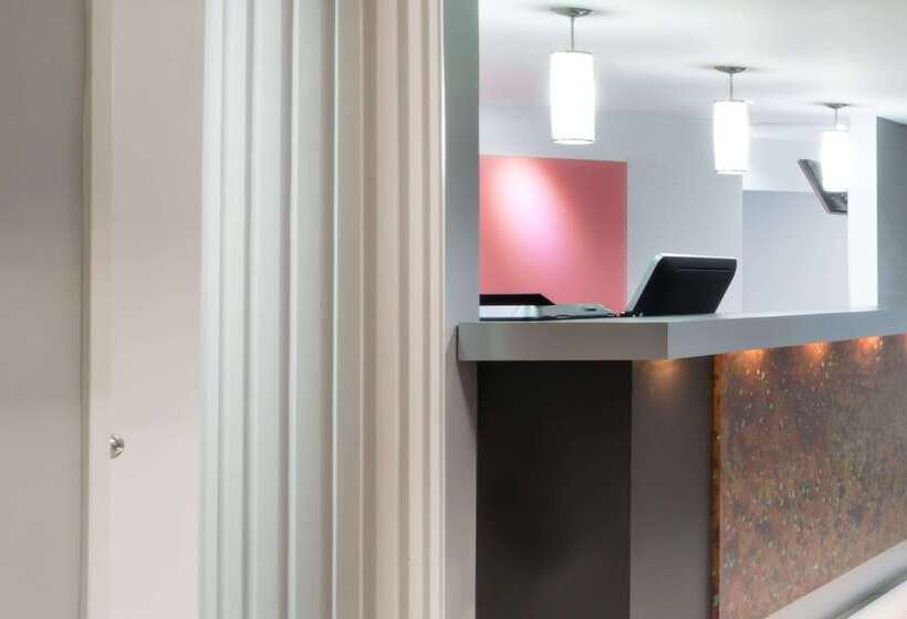 Motelli Super 8 By Wyndham Mt Hope Hamilton Intl Arpt On