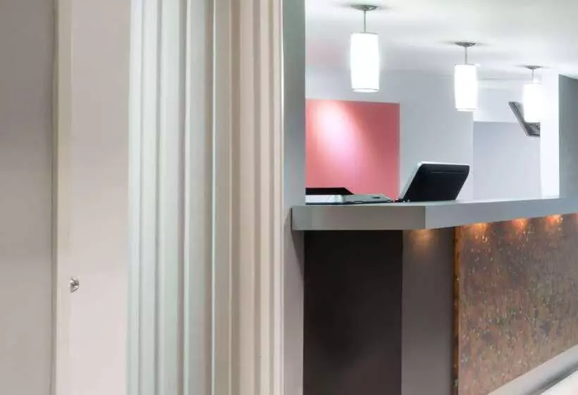 מוטל Super 8 By Wyndham Mt Hope Hamilton Intl Arpt On