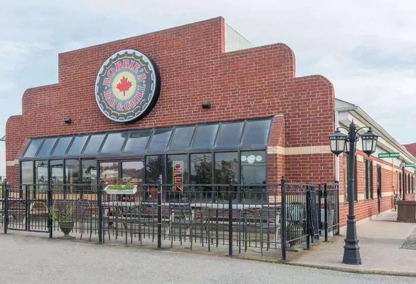 מוטל Super 8 By Wyndham Mt Hope Hamilton Intl Arpt On