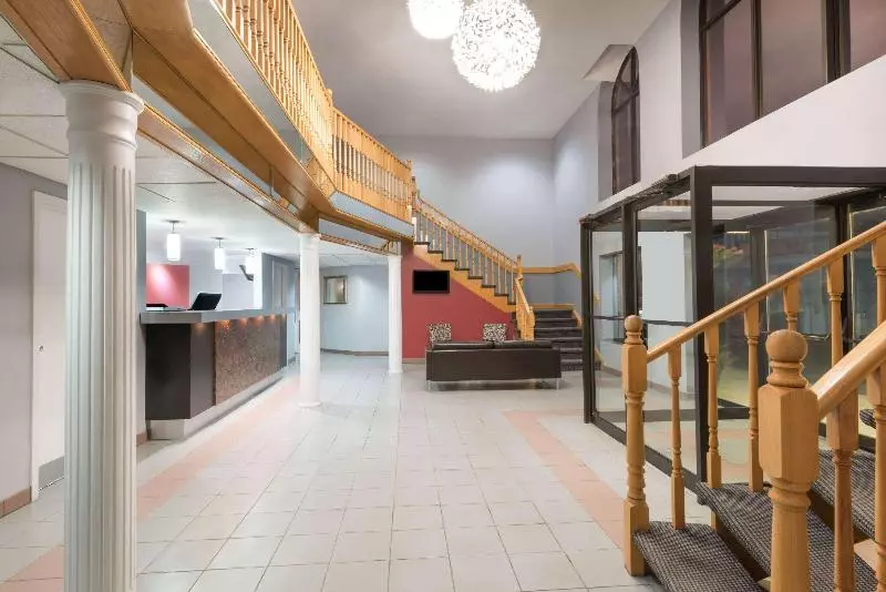 מוטל Super 8 By Wyndham Mt Hope Hamilton Intl Arpt On