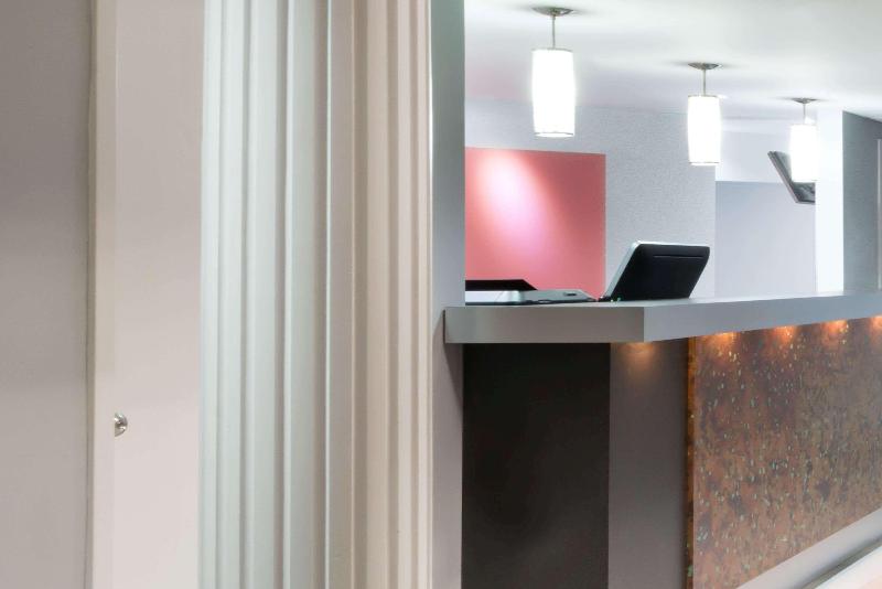 Motelli Super 8 By Wyndham Mt Hope Hamilton Intl Arpt On