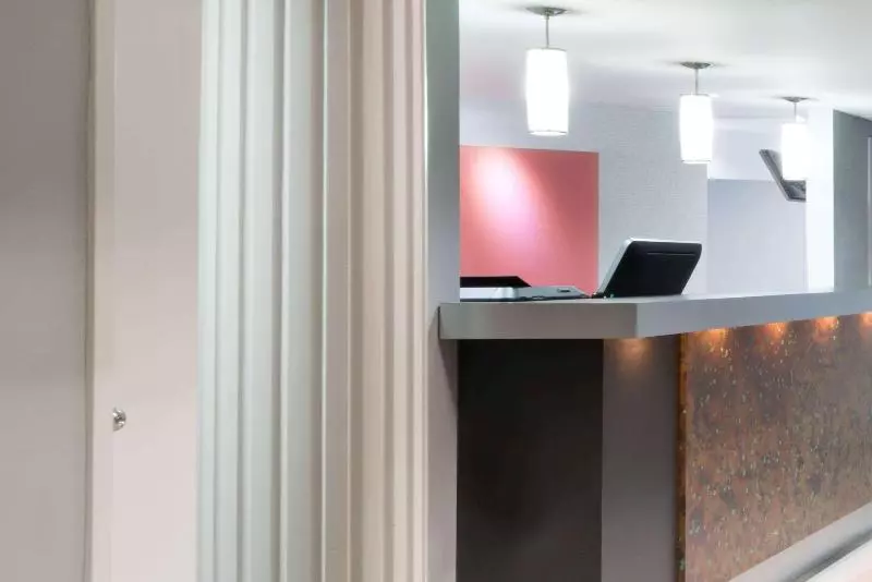 מוטל Super 8 By Wyndham Mt Hope Hamilton Intl Arpt On