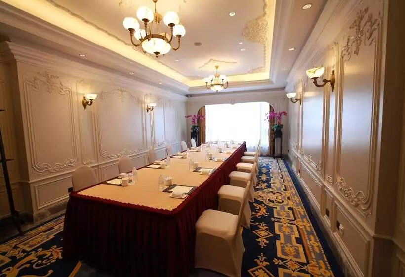 هتل Shanghai Donghu