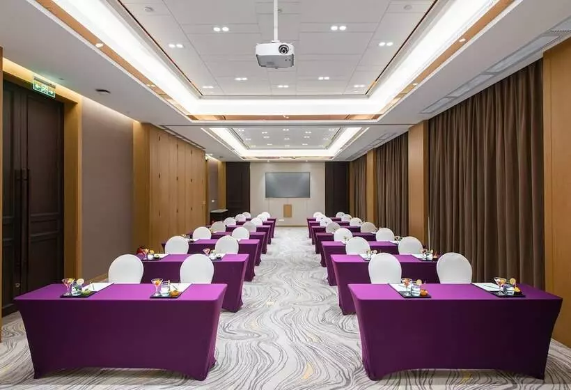 호텔 Holiday Inn Wuhan Riverside, An Ihg