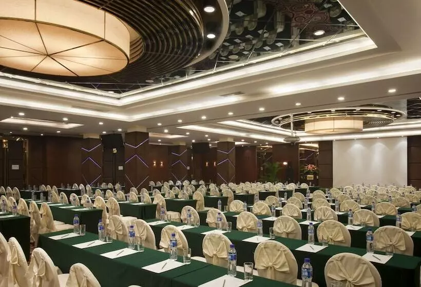 호텔 Holiday Inn Wuhan Riverside, An Ihg