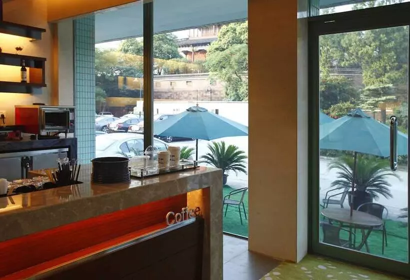 호텔 Holiday Inn Wuhan Riverside, An Ihg