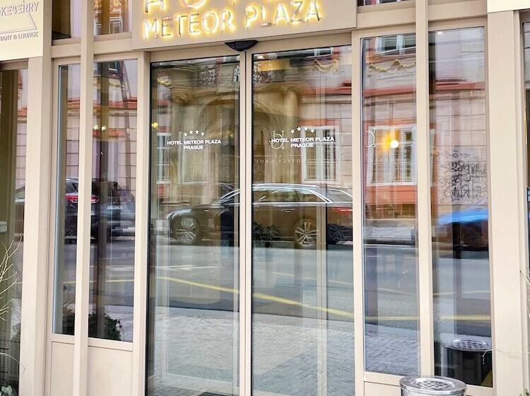 هتل Meteor Plaza Prague