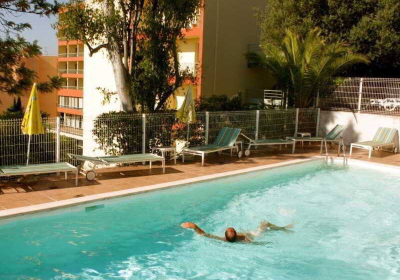 هتل Castel Vecchio