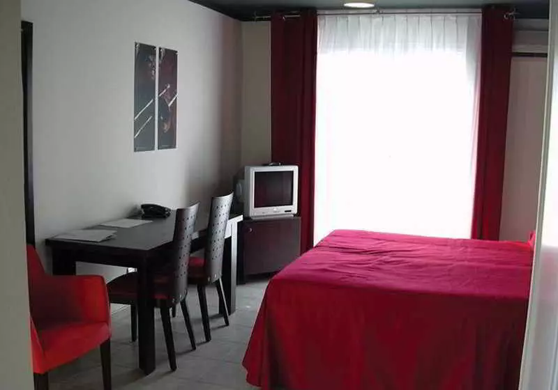 Отель Chateau Résidence des Artistes