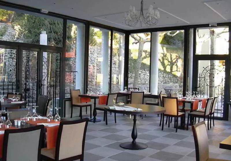 Отель Chateau Résidence des Artistes