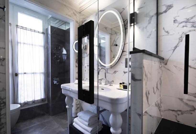 هتل Des Grands Hommes