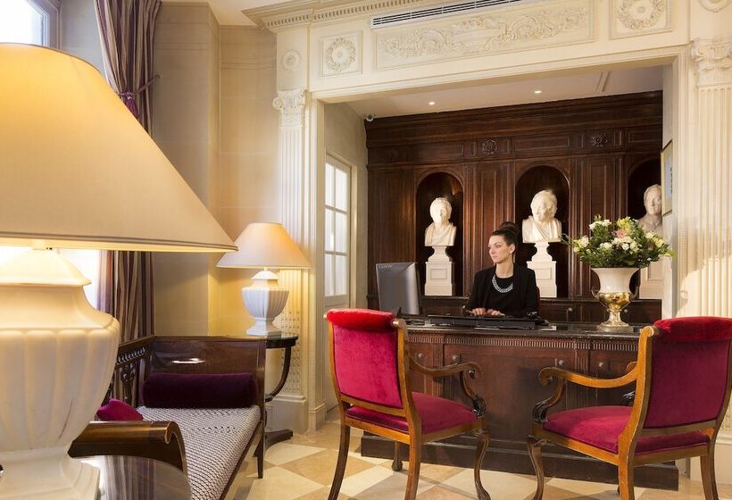 هتل Des Grands Hommes