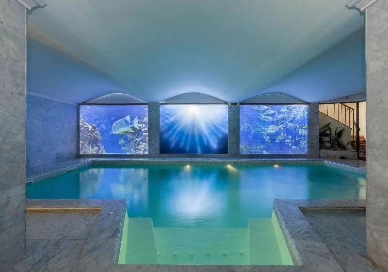 Отель Le Roi Theodore & Spa