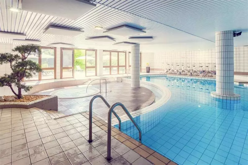 Отель Mercure Tours Sud