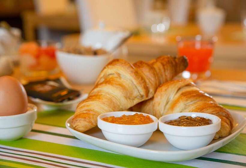 Отель The Originals Boutique, Hôtel Marytel, Montbrison