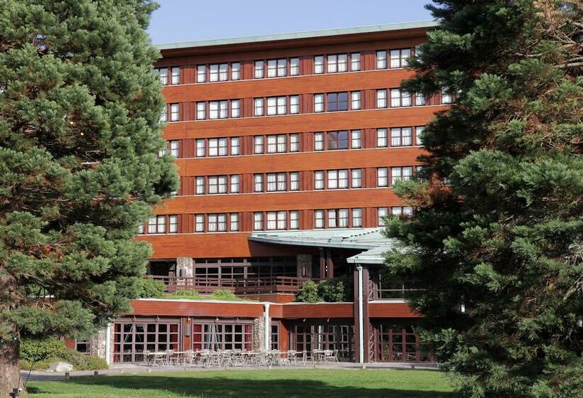 فندق Disney Sequoia Lodge