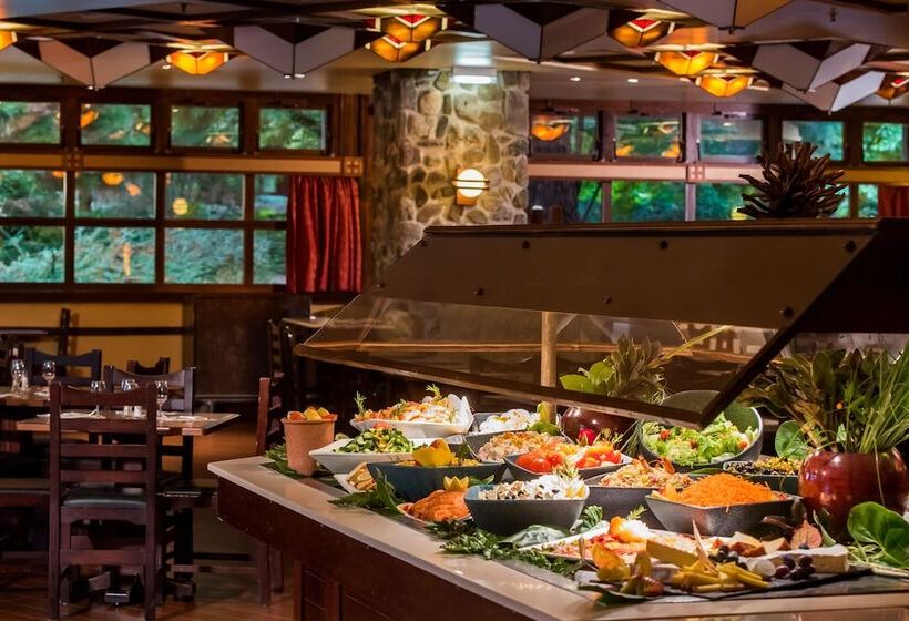 فندق Disney Sequoia Lodge