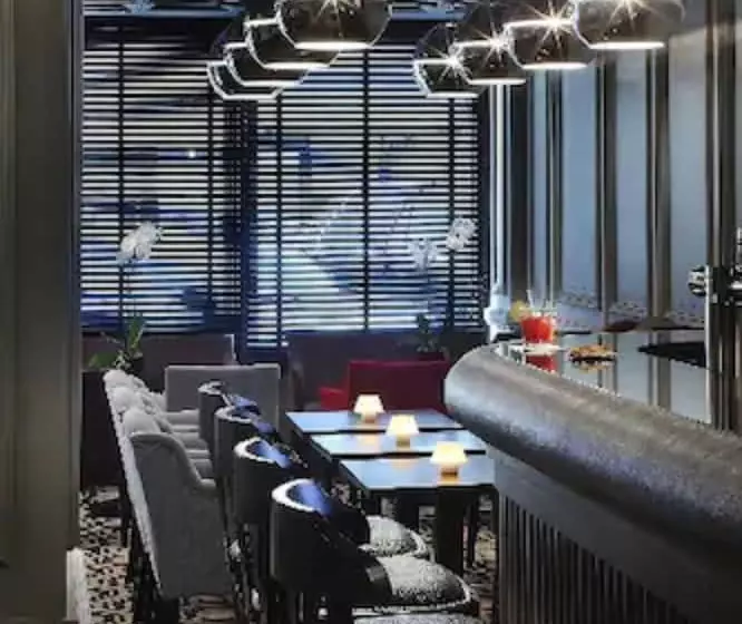 호텔 Le Cinq Hyper  Centre