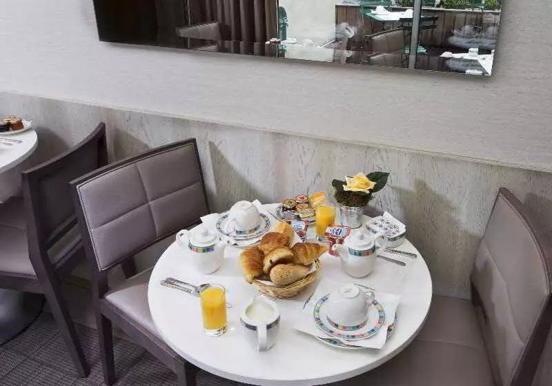 Hotel Longchamp Elysees