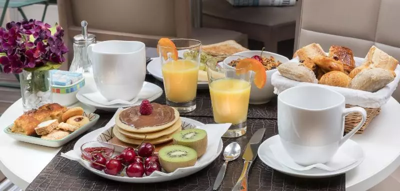 Hotel Longchamp Elysees