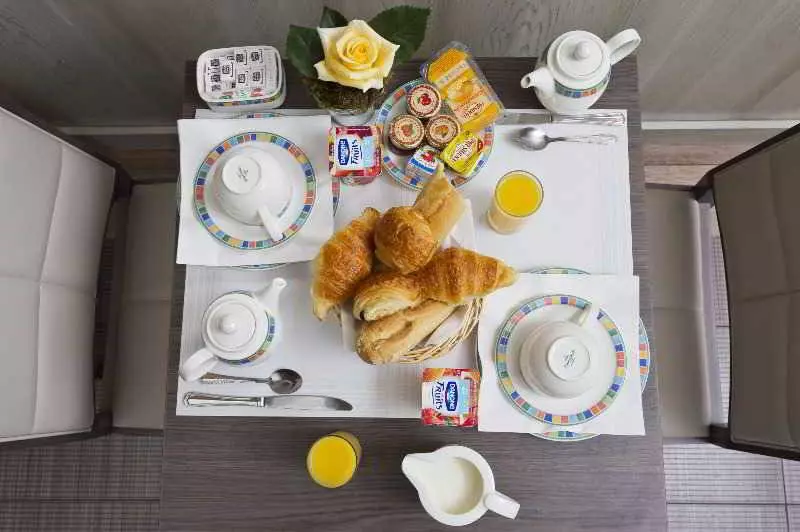 Hotel Longchamp Elysees