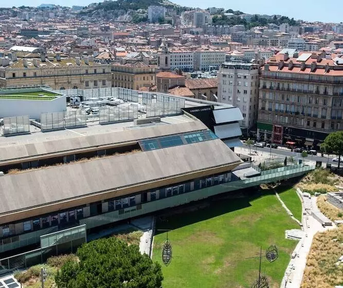 ホテル Mercure Marseille Centre Vieux Port