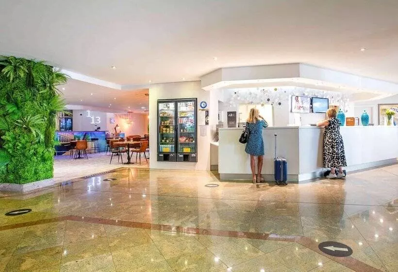 ホテル Mercure Marseille Centre Vieux Port