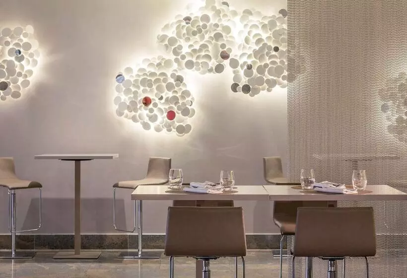 ホテル Mercure Marseille Centre Vieux Port