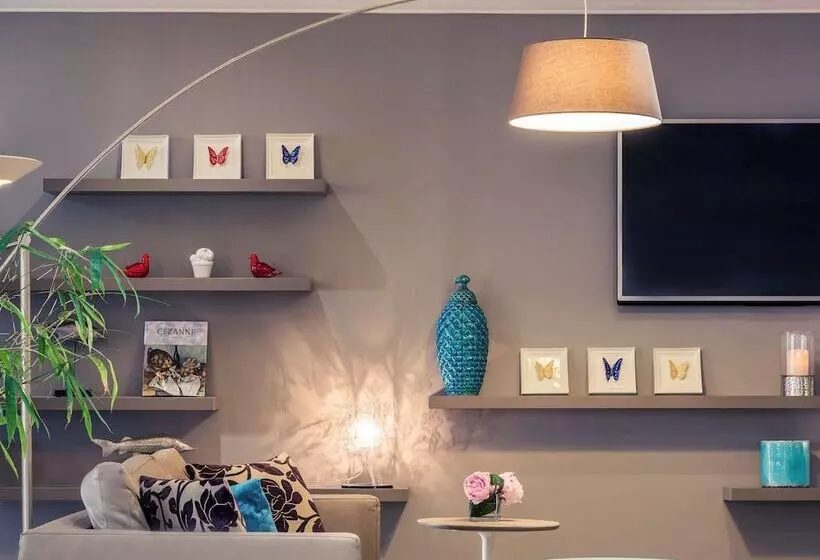 ホテル Mercure Marseille Centre Vieux Port