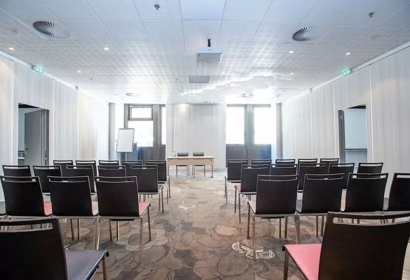 ホテル Mercure Marseille Centre Vieux Port