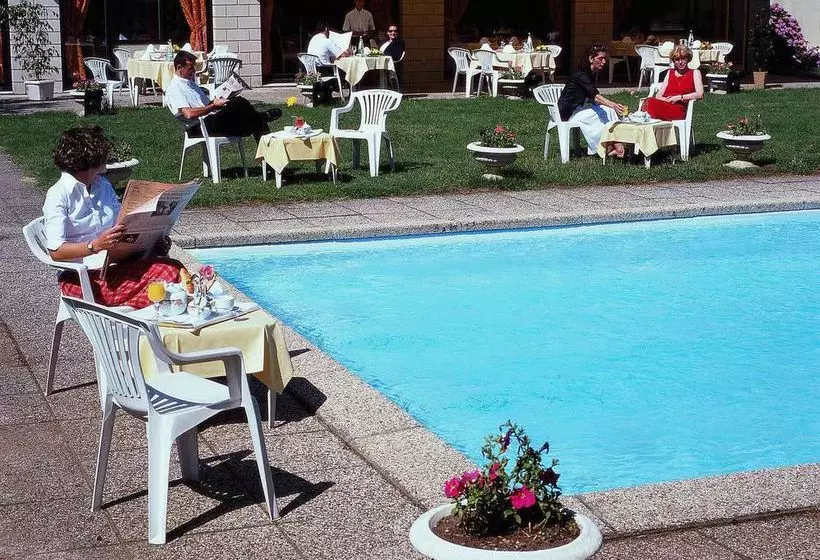 Отель Mercure Moulins Nord