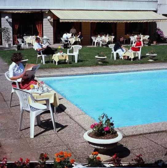 Отель Mercure Moulins Nord