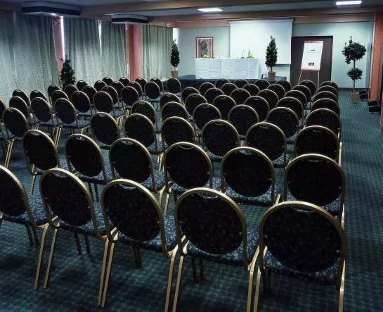 Отель Mercure Moulins Nord