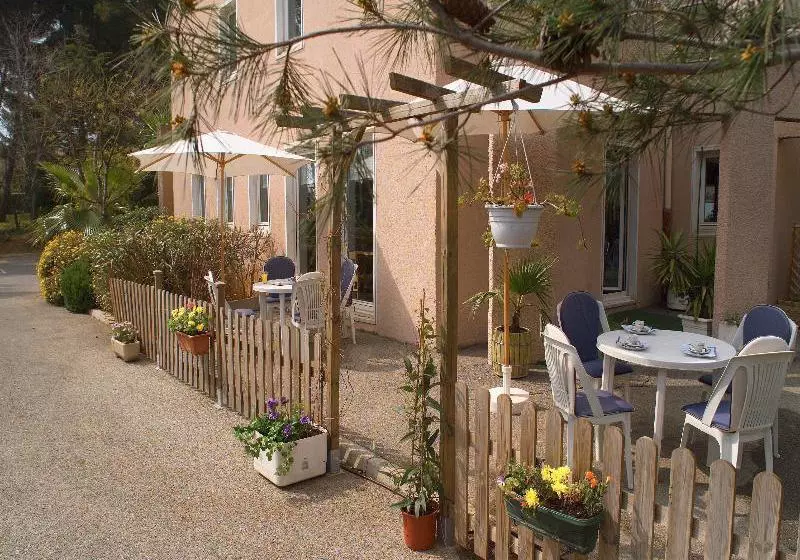 Otel Guestready Séjour Familial Charmant à Antibes