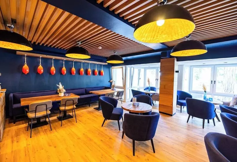 Отель The Oceans