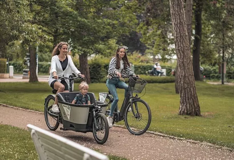 Отель The Oceans