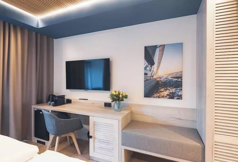 Отель The Oceans