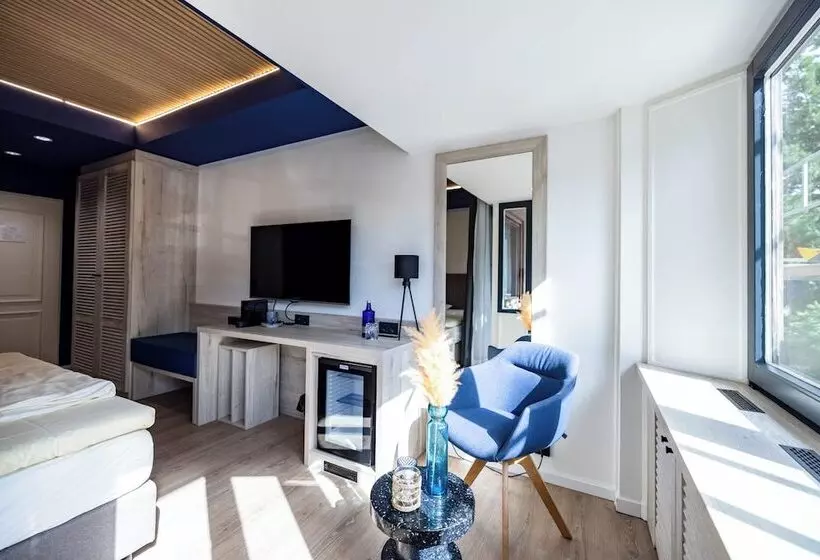 Отель The Oceans